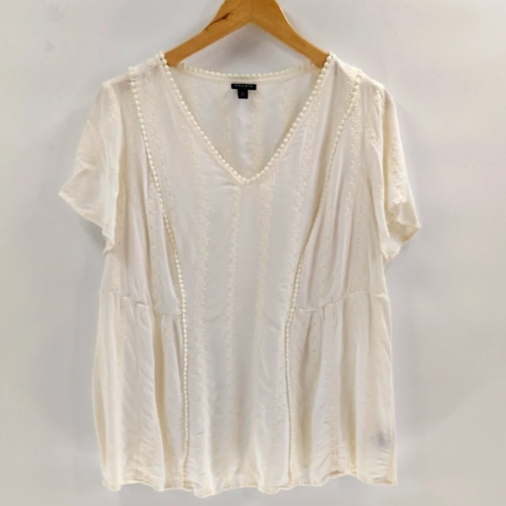 Torrid Ivory Eyelet Embroidered Blouse Size 0 Size 12 Short Sleeve - Picture 1 of 9